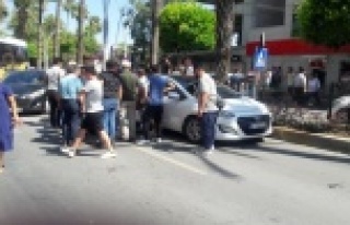 Otomobil yayalara çarptı: 2 yaralı