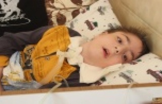 3 makineye bağlı hasta çocuğa Çin işkencesi