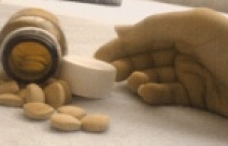 Alanya'da hap içerek canına kıymak istedi