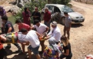 Alanya’da kontrolden çıkan araç takla attı:...