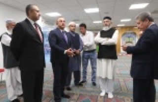 Alanyalı Bakan Çavuşoğlu saldıraya uğrayan camiyi...