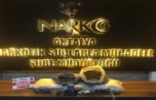 Antalya'da 4 buçuk kilo uyuşturucu ele geçirildi