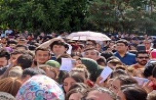 Antalya’da katiplik kuyruğu