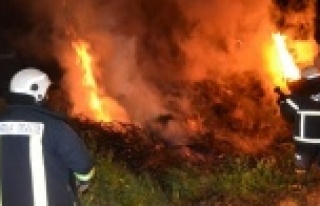 Depo ve ahır yangınında ev küle döndü, 1 inek...