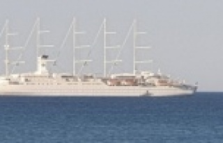 Dünyanın en büyük yelkenli yolcu gemisi Alanya'ya...