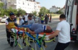 Kavşakta çarpışan araçlar hurdaya döndü: 2...