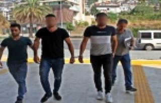 Alanya'da 2 kardeş 2 kilogram uyuşturucuyla...
