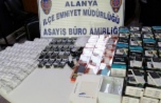 Alanya'da kaçak telefon baskını