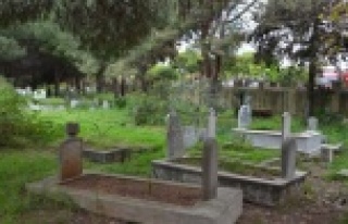 Alanya'da Sahil Mezarlığı’na bakım