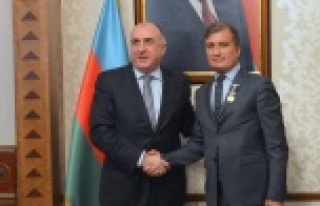 Alanyalı Kocaman'a Azerbaycan Devlet Madalyası
