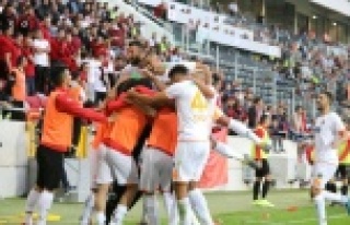 Alanyaspor 1 puan aldı, 3 puan farkla namağlup liderliğini...