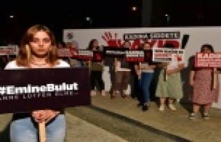 Antalya'da "kadına şiddete hayır"...