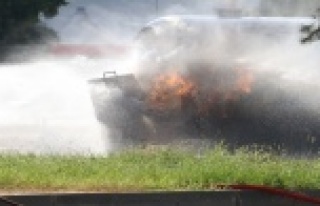 Antalya'da yanan LPG tankerini söndürme çalışmaları...