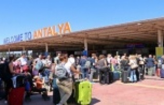 Antalya Havalimanı'nda 'Thomas Cook'...