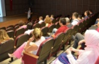 Bilimsel araştırma yöntemlerini anlattı