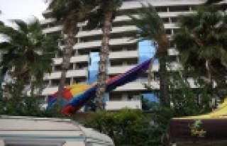 Deniz paraşütünün halatı koptu