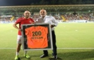 Efecan Karaca Alanyaspor tarihine geçti