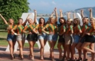 Finli güzellerden Alanyaspor'a destek