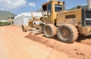 Oba Bucakoluk Gedevet yolunda sıcak asfalt hazırlığı...