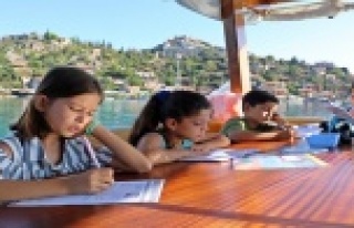 Öğrencilerin turistleri bile kıskandıran taşımalı...