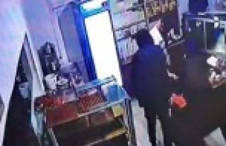 Alanya’da silahlı ve maskeli soygun kamerada