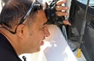 Serseri kurşun hareket halindeki otomobilin ön camına...