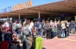 Thomas Cook yolcusu bin 50 turist Antalya'dan...