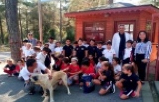 Alanya'da öğrencilerden barınağa mama bağışı