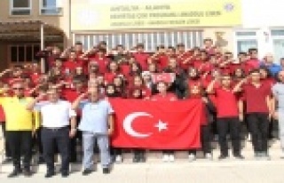 Alanyalı öğrencilerden Mehmetçiğe moral mektubu