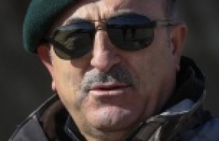 Bakan Çavuşoğlu kamuflajları giydi