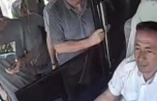 Otobüste fenalaşan yolcusu için ambulans oldu