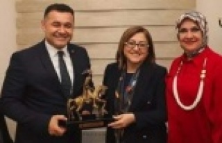 Yücel'den Fatma Şahin'e ziyaret