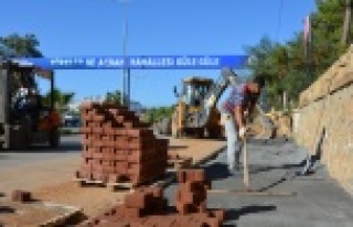 Alanya'da iki lise önüne kaldırım