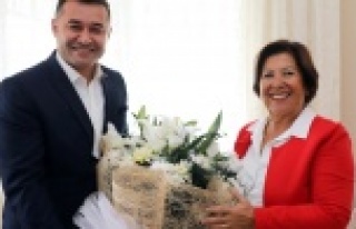 Başkan Yücel öğretmenini unutmadı