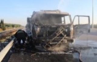 Cayır cayır yanan tır bu hale geldi