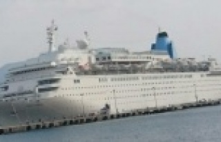 Dev yolcu gemisi Alanya Limanı'na demir attı