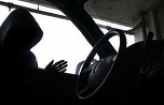 Gazipaşa'da otomobilden 27 bin TL çalan hırsız...