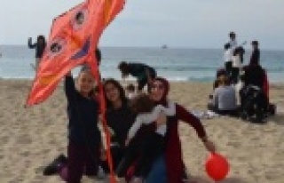 Haydi çocuklar uçurtma şenliğine