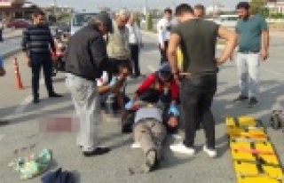 Kasksız motosiklet sürücüsü ölümden döndü