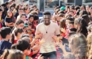 Öğrencilerden lider Alanyaspor'a sevgi seli