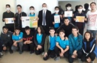 Öğretmenler Lösemiye dikkat çekmek için derse...