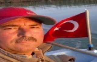 Otomobille çarpışan motosiklet sürücüsü hayatını...