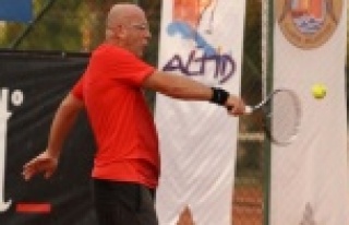 Tenis sever eğitimciler Alanya’da buluşuyor