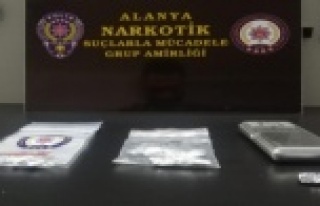 Alanya'da genç kızın evine uyuşturucu baskını