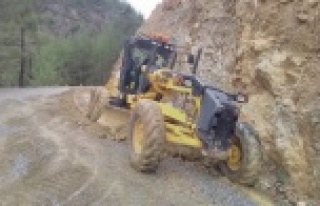 Alanya'da heyelanın kapattığı yollar açıldı