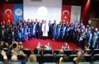 ALKÜ'lü akademisyenler binişlerini giydi