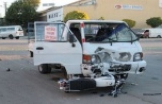 Alanya'da kamyonetle motosiklet çarpıştı:...