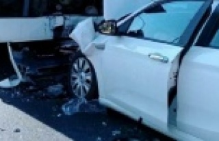 Alanya'da otobüsle otomobil çarpıştı: 1'i...