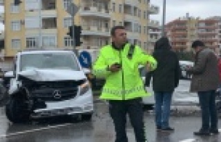 Alanya Teras Kavşağı’nda kaza!