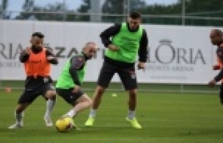 Alanyaspor yağmur altında çalıştı